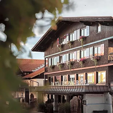Alpin & Wellness Resort Ludwig Royal فندق 4*